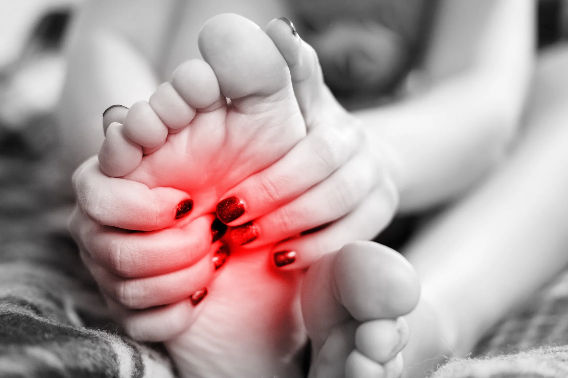 dolor en la planta del pie cerca de los dedos